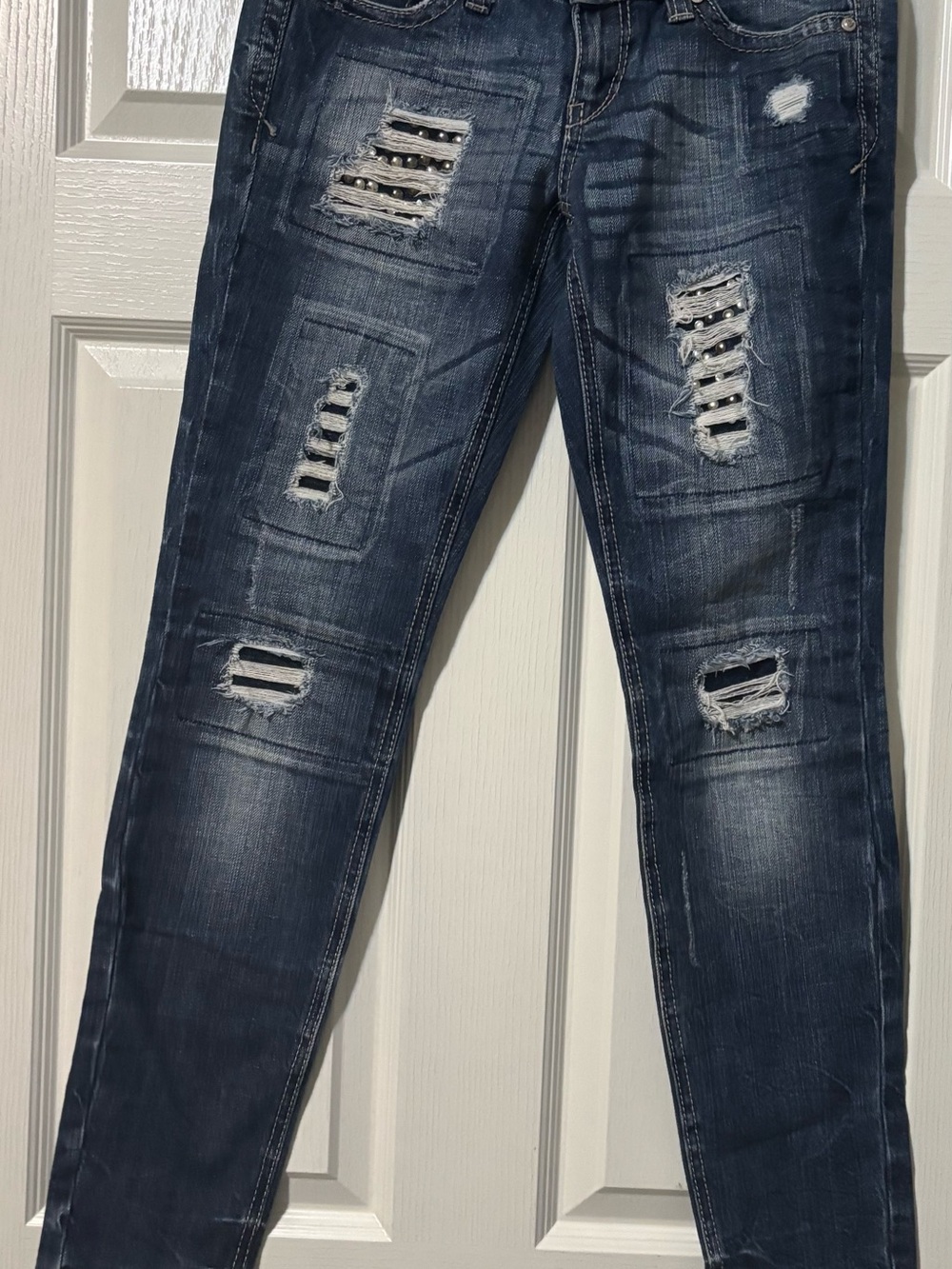 Express women’s skinny studded Jeans size 4. Low cut. Very good used condition. - Picture 4 of 11
